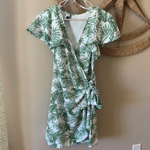 Lulu’s womens size medium palm leaf wrap mini dress